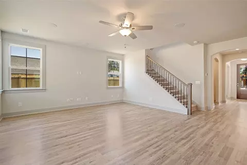 Living - 219 Creek Pointe Dr, Moncks Corner, SC 29461 photo 4 of 9