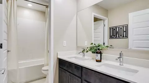 Bath - 8778 S Circulo Generoso, Vail, AZ 85641 photo 3 of 3