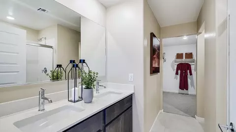 Bath - 8778 S Circulo Generoso, Vail, AZ 85641 photo 1 of 3