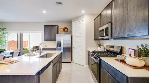 Kitchen - 8778 S Circulo Generoso, Vail, AZ 85641 photo 1 of 7