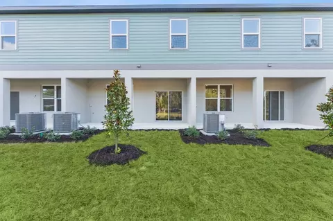 Exterior - 2295 Red Pine Ct, Eustis, FL 32726 photo 5 of 6