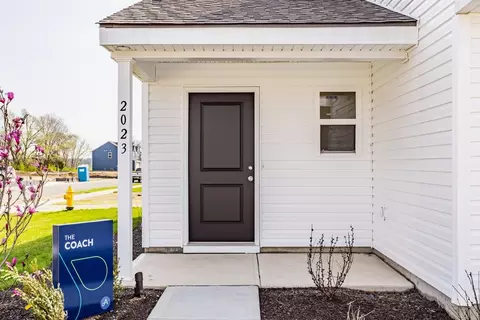 Exterior - 203 Scorsese St, Springfield, OH 45505 photo 11 of 17
