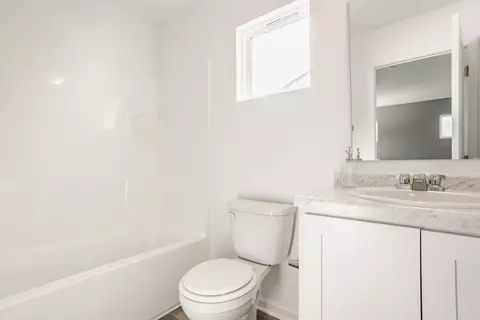 Bath - 203 Scorsese St, Springfield, OH 45505 photo 2 of 4