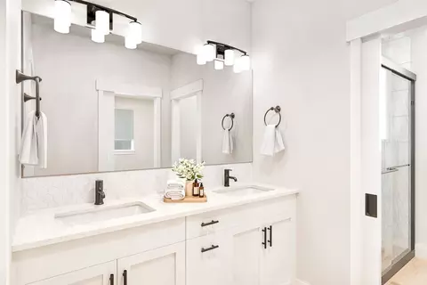 Bath - 1318 E Luna St, Newberg, OR 97132 photo 1 of 1