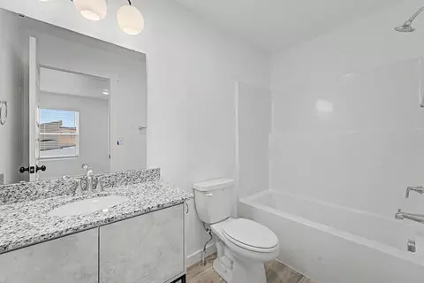 Bath - 551 Solar St, Centerton, AR 72713 photo 3 of 3