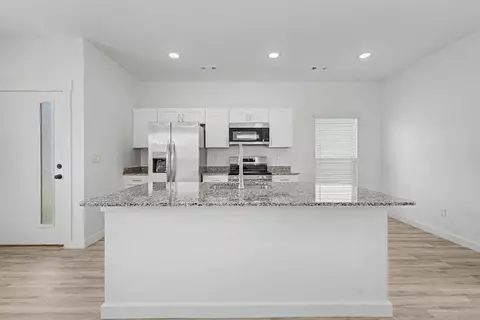 Kitchen - 551 Solar St, Centerton, AR 72713 photo 4 of 5
