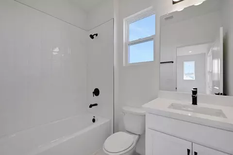 Bath - 7495 Sea Manatee St, Parrish, FL 34219 photo 5 of 5