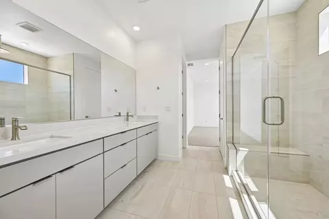 Bath - 10523 E Ulysses Ave, Mesa, AZ 85212 photo 1 of 1