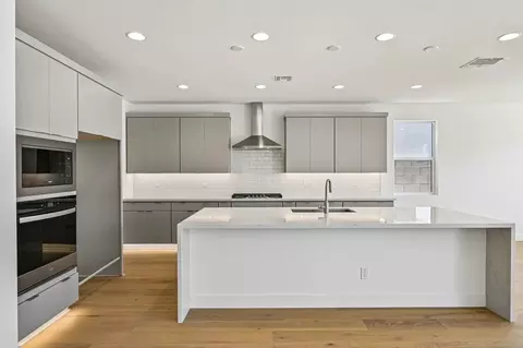 Kitchen - 10523 E Ulysses Ave, Mesa, AZ 85212 photo 2 of 4