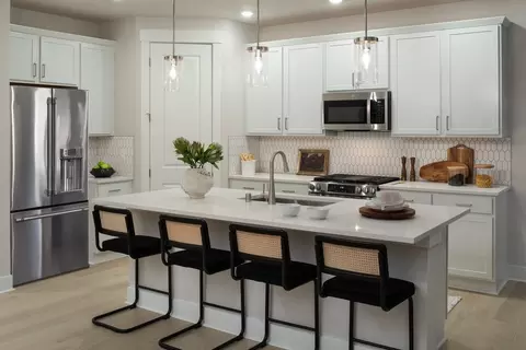 Kitchen - 837 Weaver Dr E, Enumclaw, WA 98022 photo 5 of 6