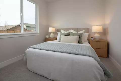 Bedroom - 837 Weaver Dr E, Enumclaw, WA 98022 photo 2 of 10