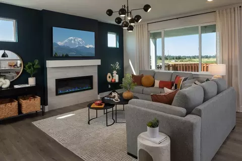 Living - 837 Weaver Dr E, Enumclaw, WA 98022 photo 2 of 4