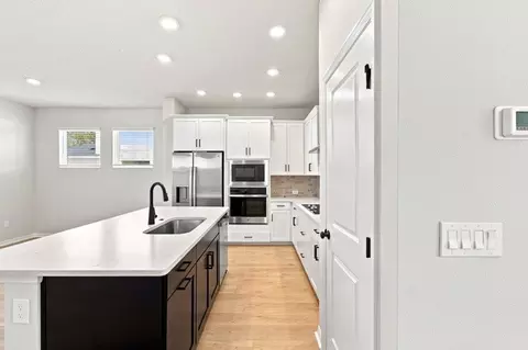 Kitchen - 5632 Savanna Valley Trl, Saint Cloud, FL 34772 photo 2 of 2