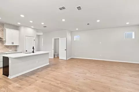 Living - 5632 Savanna Valley Trl, Saint Cloud, FL 34772 photo 2 of 3