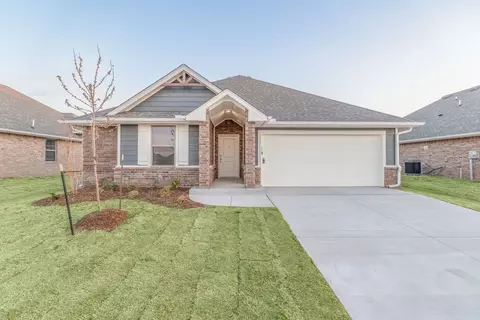 12449 SW 30th St, Yukon, OK 73099