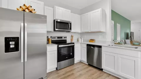 Kitchen - 159 Jury Box Cir, Yulee, FL 32097 photo 2 of 3