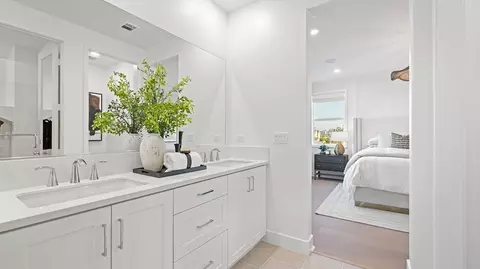 Bath - 643 Sonia, Irvine, CA 92618 photo 2 of 6