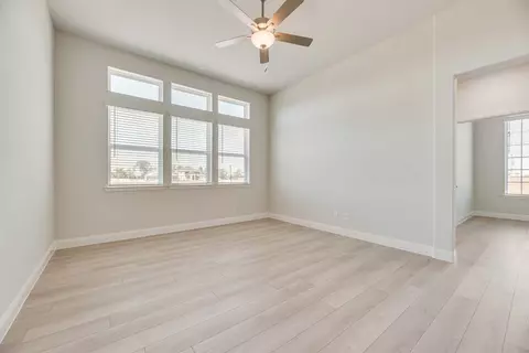Living - 601 Trinity St, Van Alstyne, TX 75495 photo 4 of 5