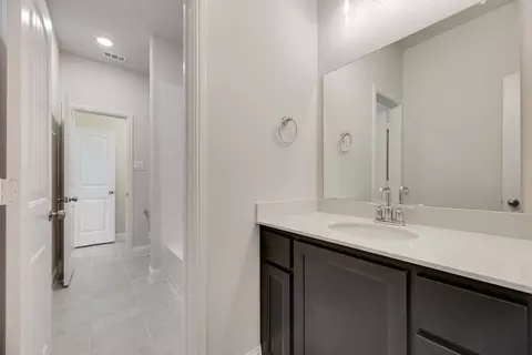 Bath - 601 Trinity St, Van Alstyne, TX 75495 photo 2 of 6