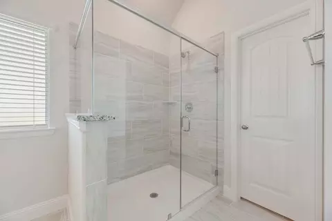 Bath - 601 Trinity St, Van Alstyne, TX 75495 photo 4 of 6