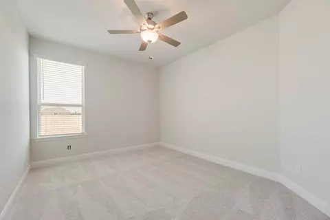 Bedroom - 601 Trinity St, Van Alstyne, TX 75495 photo 5 of 6
