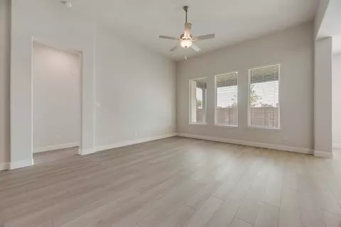 Living - 601 Trinity St, Van Alstyne, TX 75495 photo 2 of 5