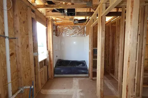 Bath - 1037 Dawsons Dr, Hebron, OH 43025 photo 1 of 3