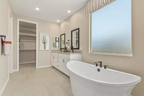 Bath - 7746 E 36th Pl, Yuma, AZ 85365 photo 2 of 6