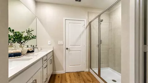Bath - 692 Supernova Dr, Melbourne, FL 32901 photo 2 of 5