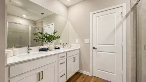 Bath - 692 Supernova Dr, Melbourne, FL 32901 photo 3 of 5
