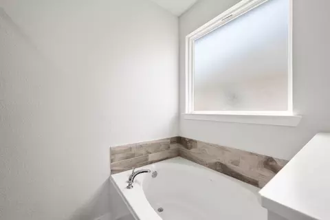 Bath - 250 Gus Loop, Georgetown, TX 78626 photo 3 of 8