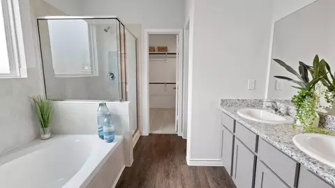 Bath - 10665 Stag Ln, Crowley, TX 76036 photo 5 of 5