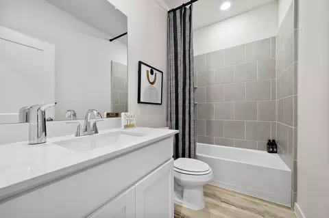 Bath - 4408 Albritton Ave, Bryan, TX 77845 photo 4 of 4