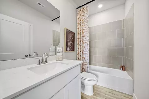 Bath - 4408 Albritton Ave, Bryan, TX 77845 photo 3 of 4