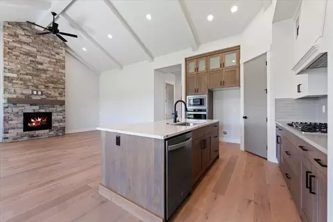 Kitchen - 6623 W Sollas Dr, Eagle, ID 83616 photo 6 of 10