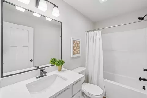Bath - 1475 Cedar St, Waukee, IA 50263 photo 2 of 2
