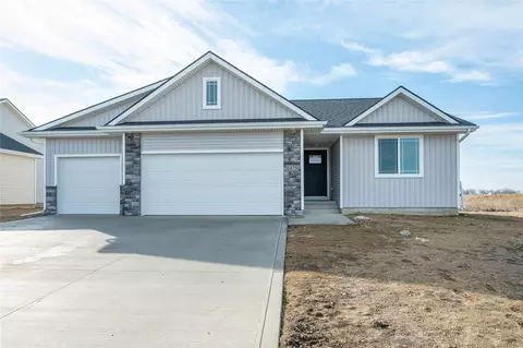 1475 Cedar St, Waukee, IA 50263