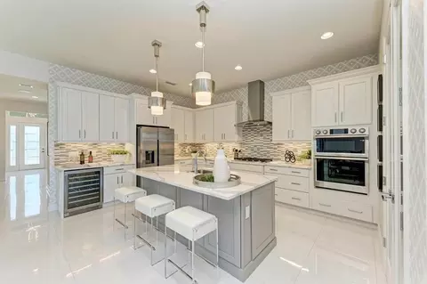 Kitchen - 4108 Sea Marsh Pl, Parrish, FL 34219 photo 2 of 8