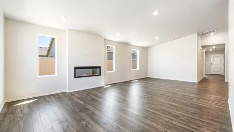 Living - 6106 Road 115, Pasco, WA 99301 photo 4 of 7