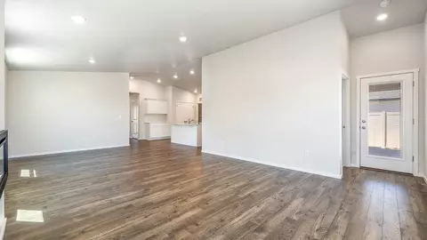 Living - 6106 Road 115, Pasco, WA 99301 photo 5 of 7