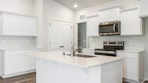Kitchen - 6106 Road 115, Pasco, WA 99301 photo 3 of 10