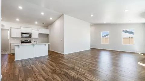 Living - 6106 Road 115, Pasco, WA 99301 photo 2 of 7