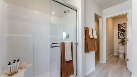 Bath - 6106 Road 115, Pasco, WA 99301 photo 6 of 7