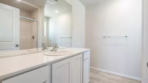 Bath - 6106 Road 115, Pasco, WA 99301 photo 2 of 7