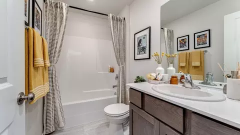 Bath - 6106 Road 115, Pasco, WA 99301 photo 4 of 7