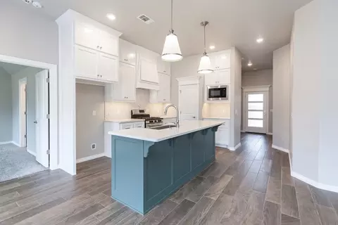 Kitchen - 2800 Heather Hvn, Moore, OK 73160 photo 2 of 16