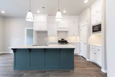 Kitchen - 2800 Heather Hvn, Moore, OK 73160 photo 1 of 16