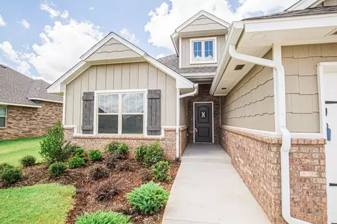 Exterior - 2800 Heather Hvn, Moore, OK 73160 photo 3 of 36