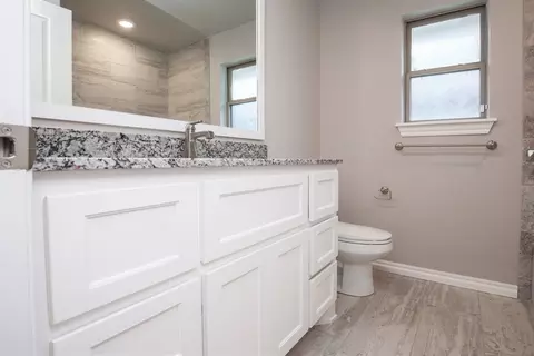 Bath - 2800 Heather Hvn, Moore, OK 73160 photo 2 of 13