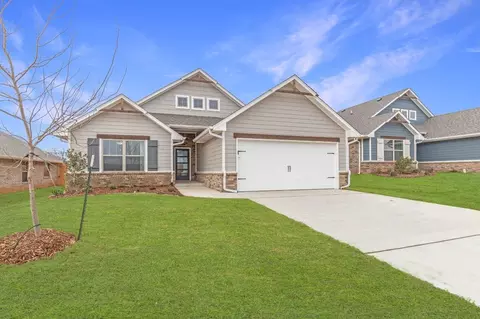 Exterior - 2800 Heather Hvn, Moore, OK 73160 photo 4 of 36
